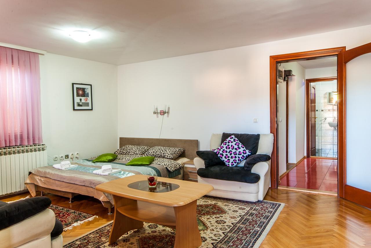 Apartments Kira ซาราเยโว ภายนอก รูปภาพ